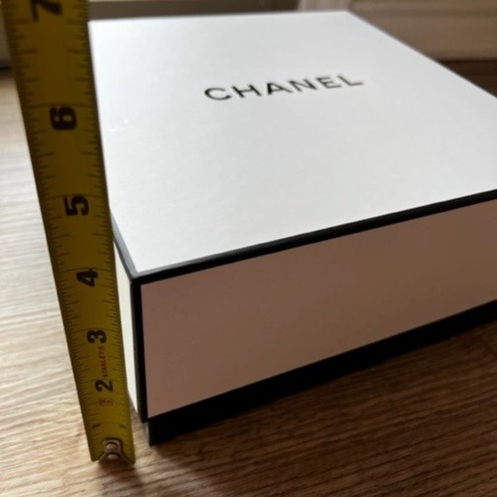 Chanel Box - Picture 2 of 2